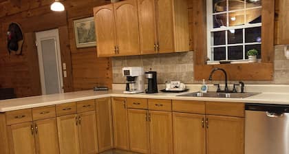 Secluded 3-bedroom cabin perfect for relaxing getaway along Kentucky River