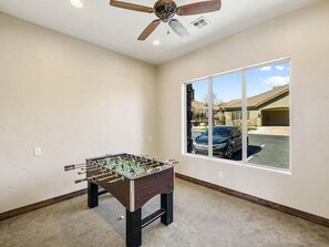 Games room - Modern Townhome | Pool, Hot Tub, Golf Nearby (Washington)