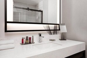 Junior suite, uitzicht op rivier | Badkamer