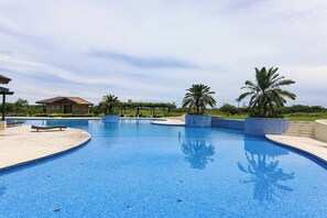 Outdoor pool - Beaches Penthouse w/Private Rooftop + Resort Pools (San Carlos)