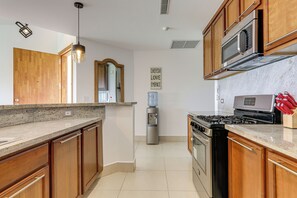 Private kitchen - Beaches Penthouse w/Private Rooftop + Resort Pools (San Carlos)