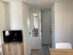 Interior - Air-conditioned mobile home for 6 people 5* campsite lake access (Biscarrosse)