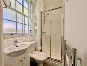 Hair dryer - Two bed flat near King s Cross St Pancras (London)