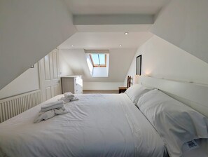 Iron/ironing board, WiFi - Two bed flat near King s Cross St Pancras (London)