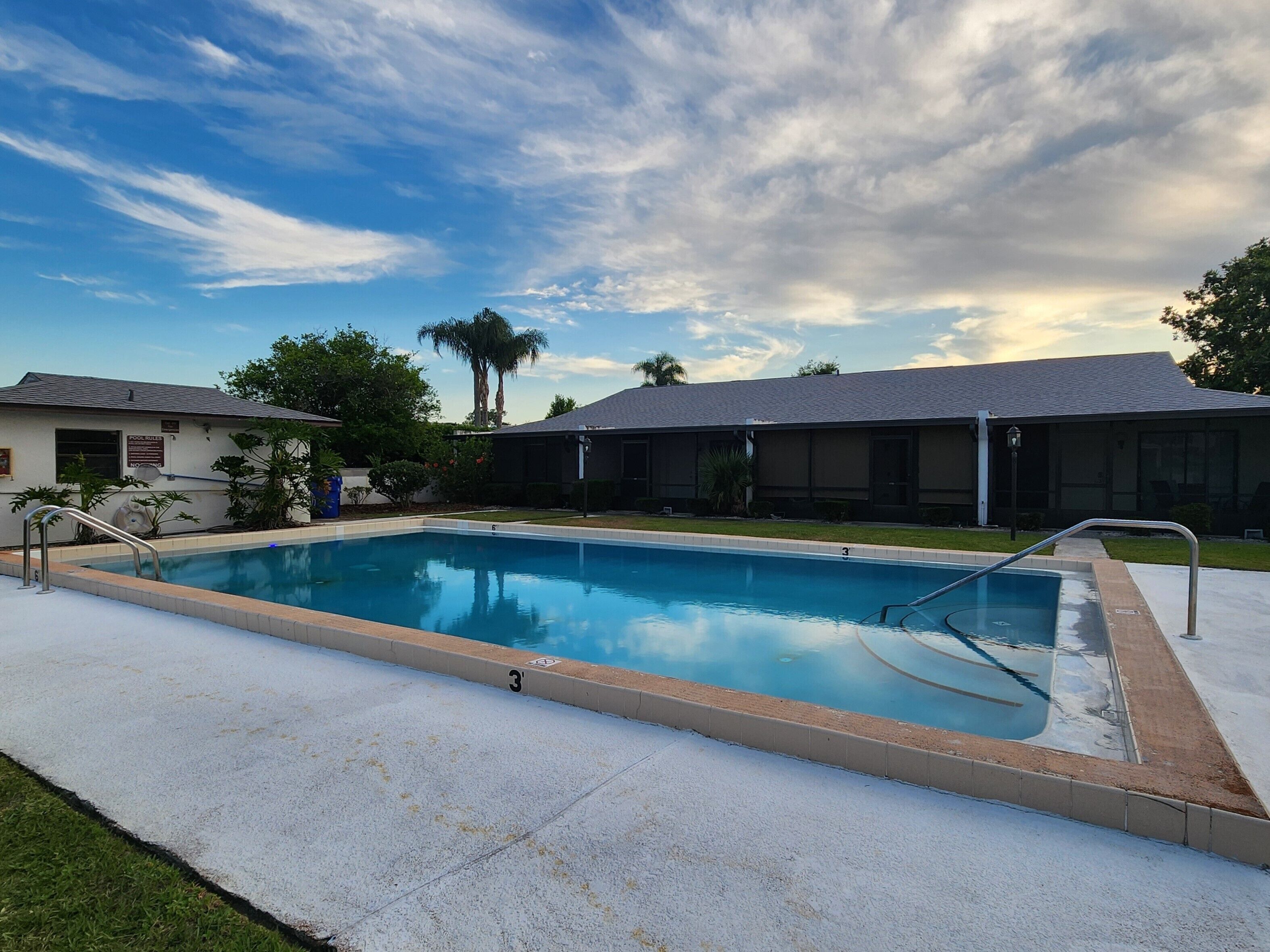 Pool. Charming Poolside Villa in Sun n' Lakes Sebring