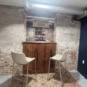 Bar (on property) - Spacious, comfortable historic Natchez home near downtown and the river (Natchez)