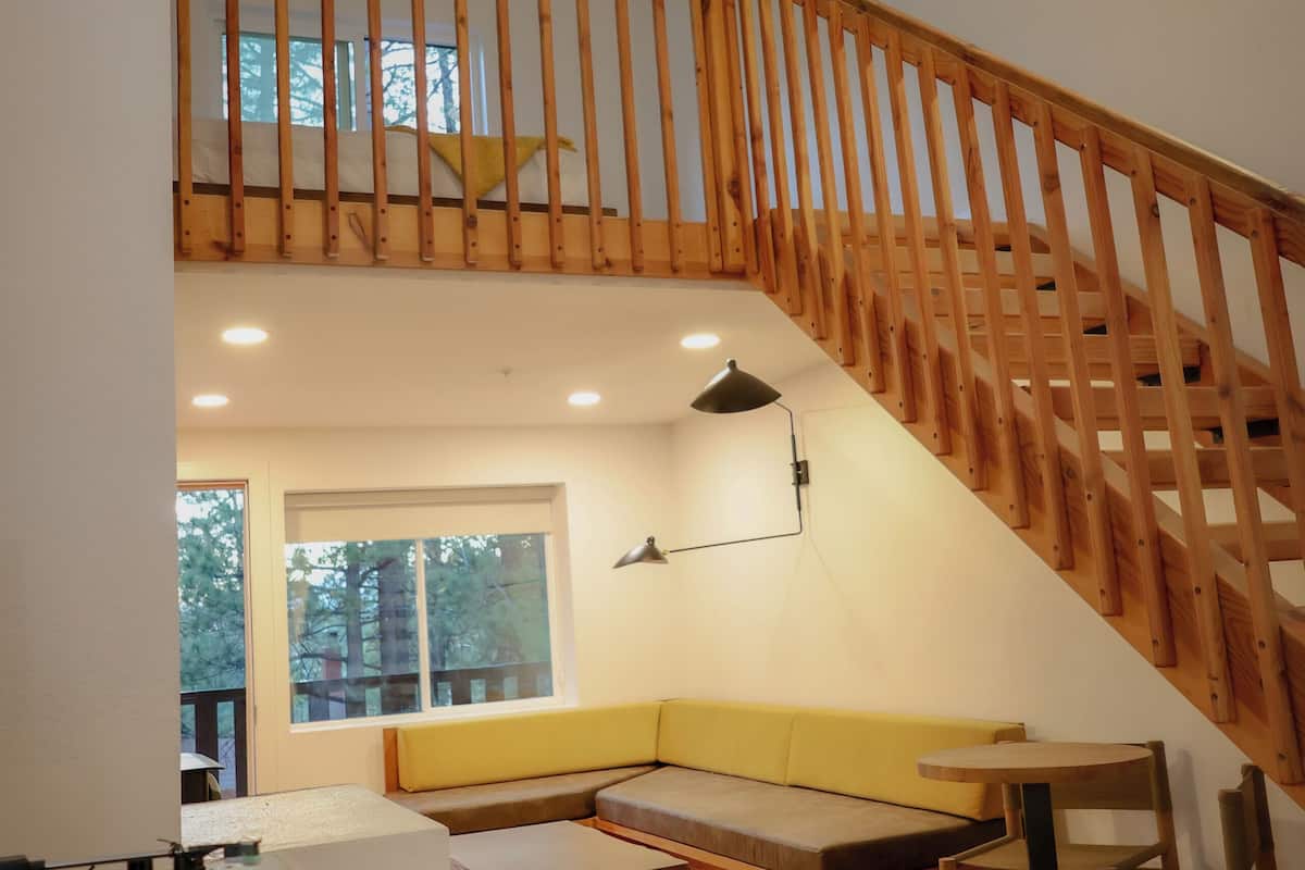 Cortinas blackout, wifi gratis y ropa de cama 