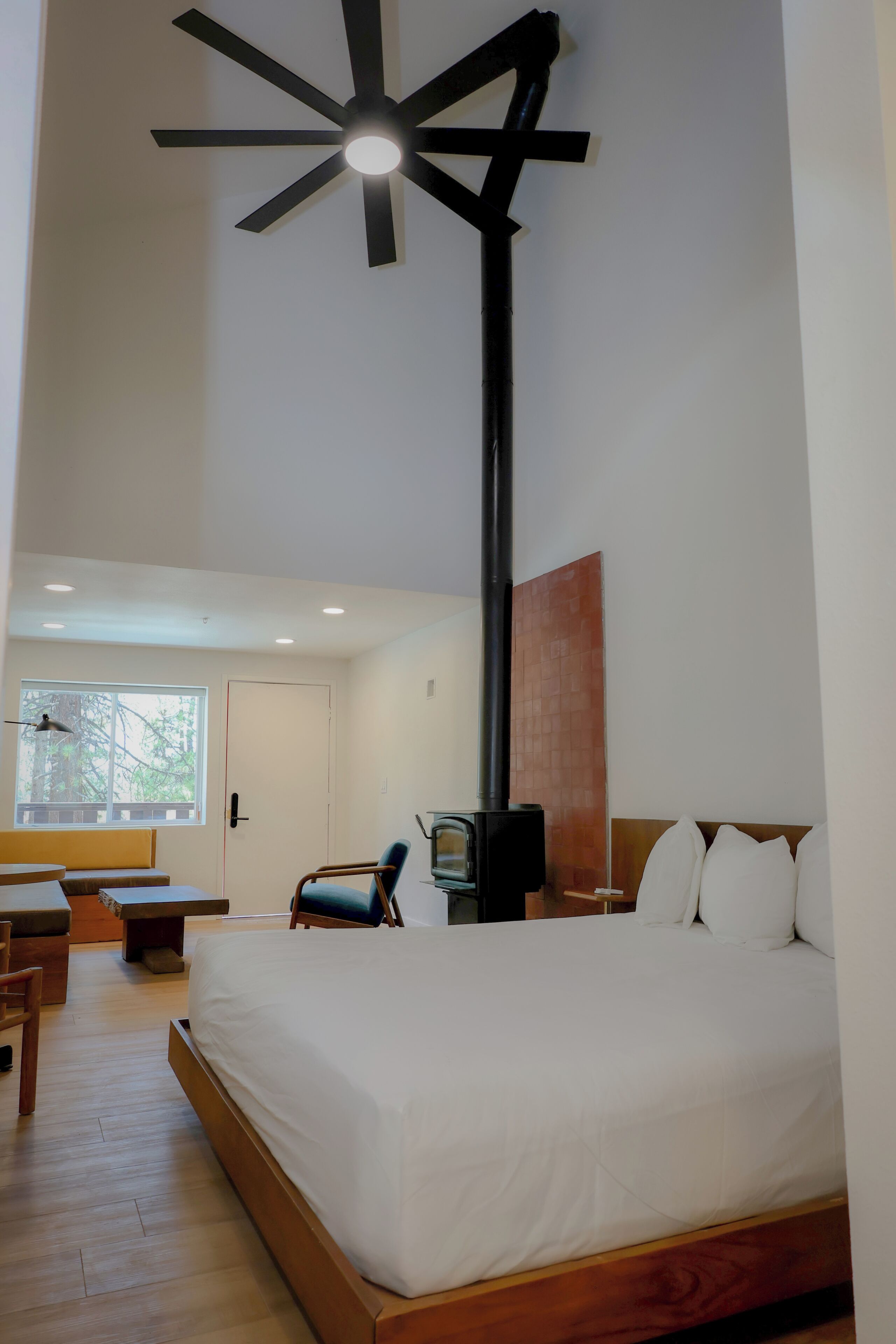 Loft superluxo, sacada, vista para o lago | Cortinas blackout, Wi-Fi de cortesia