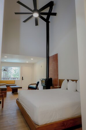 Loft superluxo, sacada, vista para o lago | Cortinas blackout, Wi-Fi de cortesia
