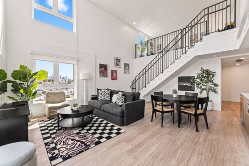 Centra LA | Heart of K-Town| Free Parking, Gym, Pool & Top Amenities