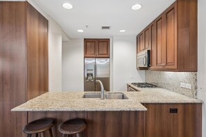 Private kitchen - 4 MONTH MINIMUM RENTAL-Cozy 1 bedroom and 1.5 bath in the Iconic Optima ! (Scottsdale)