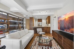 Living area - 4 MONTH MINIMUM RENTAL-Cozy 1 bedroom and 1.5 bath in the Iconic Optima ! (Scottsdale)