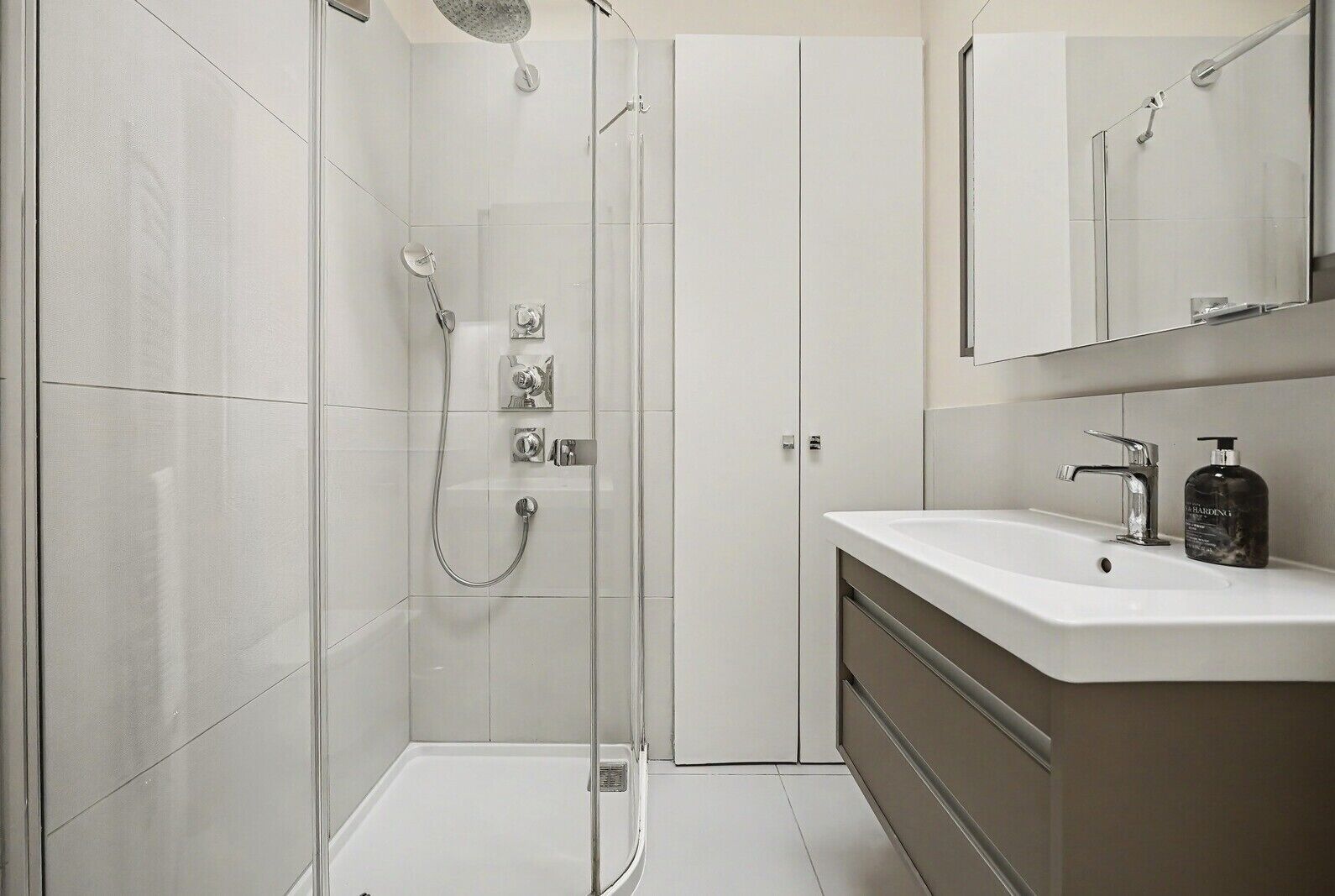 Shower, towels