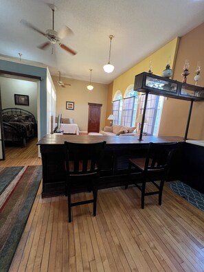 1 bedroom, WiFi, bed sheets - Cozy 1-bedroom apartment with AC in quiet area 15 minutes from Downtown Lansing (Potterville)