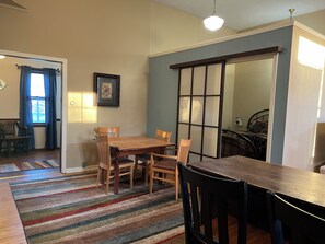 Dining - Cozy 1-bedroom apartment with AC in quiet area 15 minutes from Downtown Lansing (Potterville)
