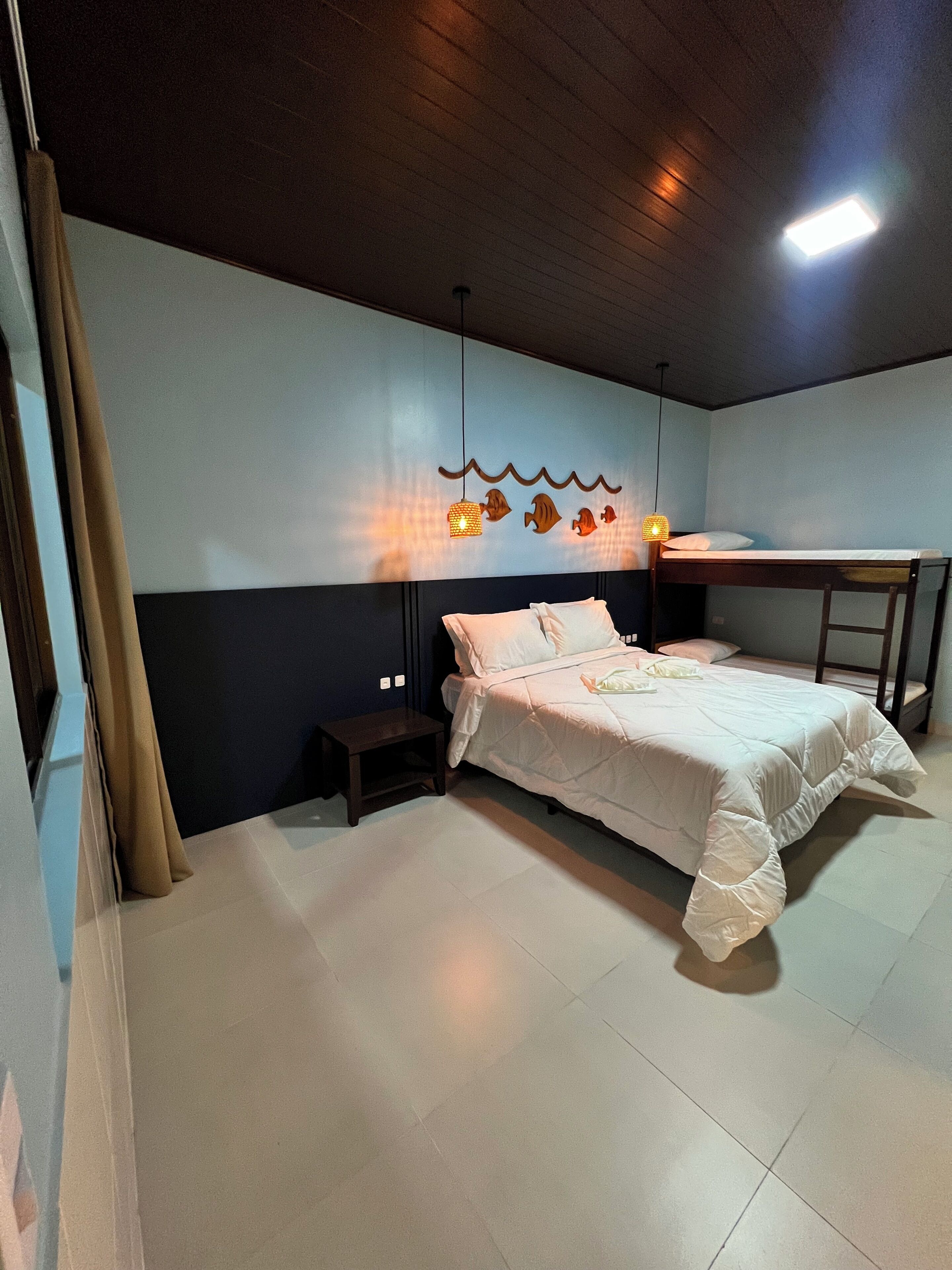 Desk, free WiFi, bed sheets