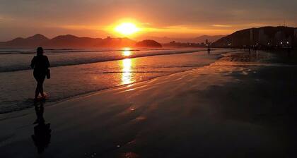 Refúgio exclusivo frente mar no Gonzaga em Santos/SP