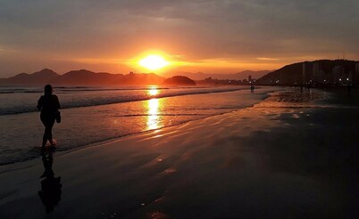 Refúgio exclusivo frente mar no Gonzaga em Santos/SP