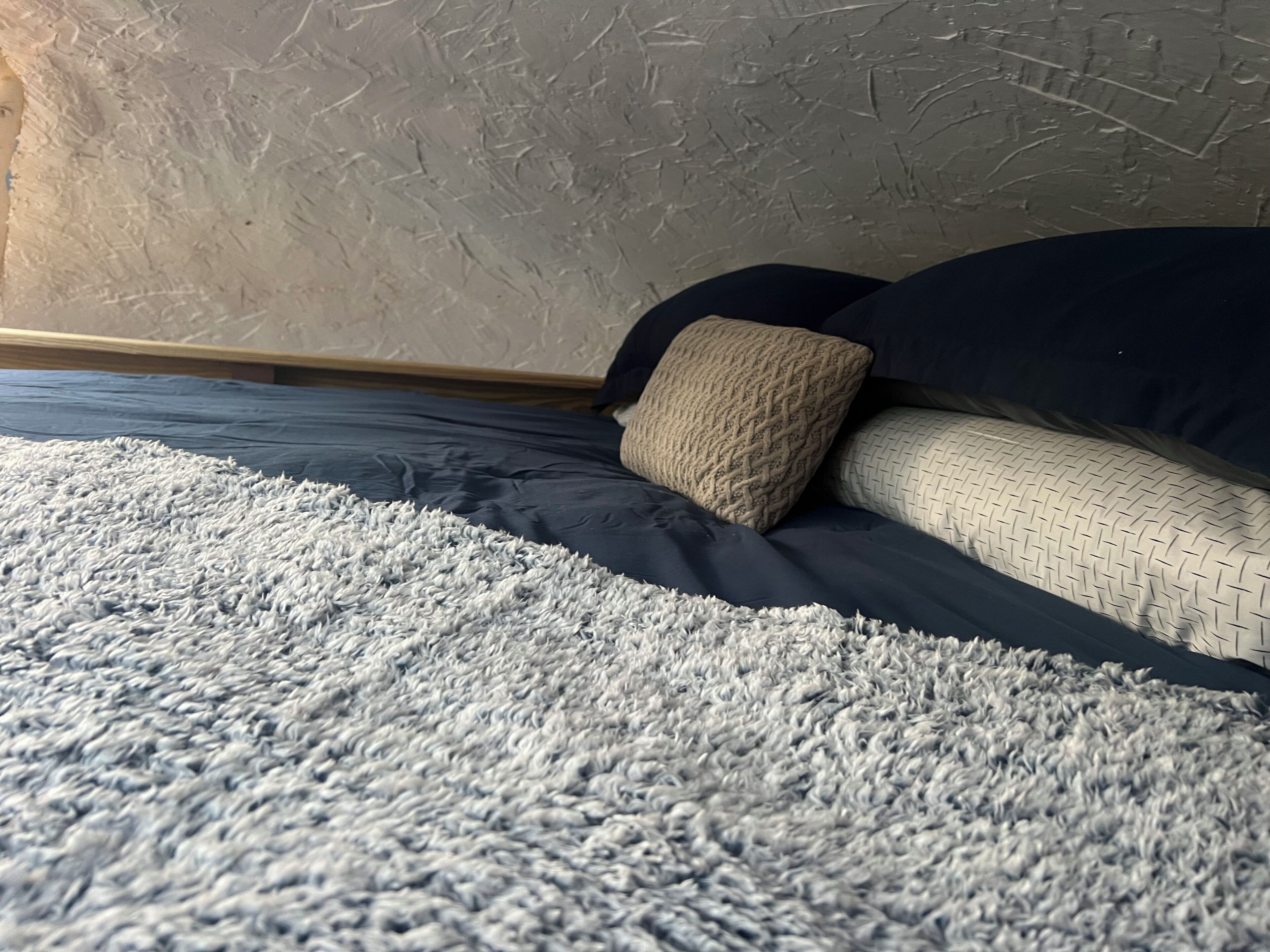 1 bedroom, bed sheets