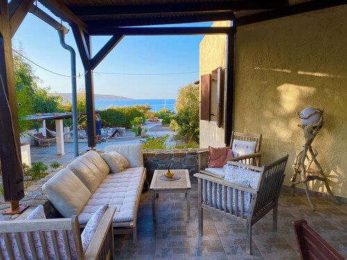 Vacation home directly on the Cretan sea quiet, close to nature, pet-friendly