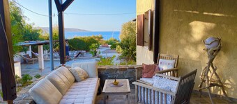 Vacation home directly on the Cretan sea quiet, close to nature, pet-friendly