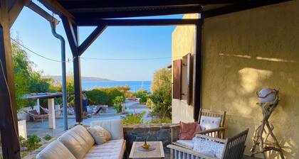 Vacation home directly on the Cretan sea quiet, close to nature, pet-friendly