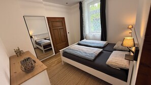 WiFi, bed sheets - Old roots. New comfort. "Schnuckenstube" - centrally located in the village. (Winsen (Aller))