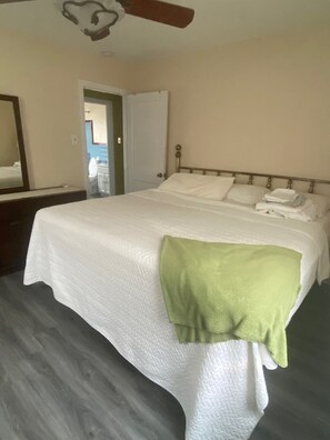 6 Schlafzimmer, Schreibtisch, Bügeleisen/Bügelbrett, kostenloses WLAN