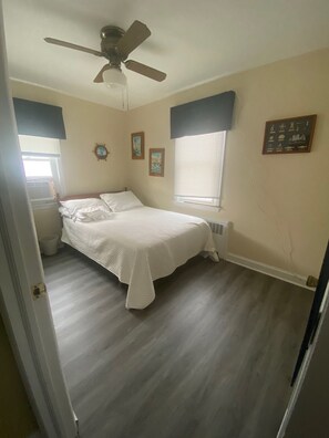 6 bedrooms, desk, iron/ironing board, free WiFi - Shorely a Getaway! 6-bedroom House in Margate with A/C and WiFi (Margate City)