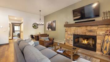 TV, fireplace, stereo