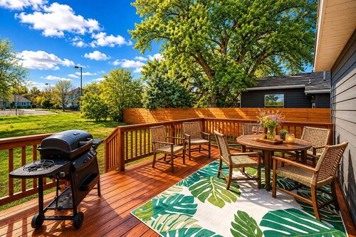 The Bishop | Remodeled 1957 Home Near Downtown Sheridan WY | Sleeps 6 | King + Full + Twin + Sofa | BBQ Deck | In-Unit Laundry | Wyo Stays Concierge | Bighorn Mountain Base