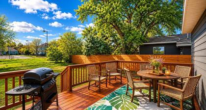 The Bishop | Remodeled 1957 Home Near Downtown Sheridan WY | Sleeps 6 | King + Full + Twin + Sofa | BBQ Deck | In-Unit Laundry | Wyo Stays Concierge | Bighorn Mountain Base