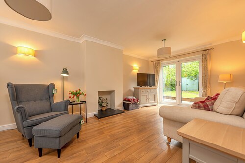 Stylish Family Retreat by Tettenhall Green - Pass the Keys