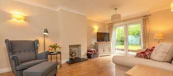 Stylish Family Retreat by Tettenhall Green - Pass the Keys