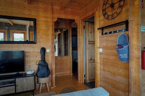 Interior - AL Pico Cabins (Monte)