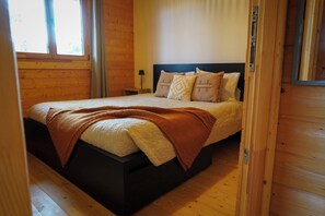2 makuuhuonetta, silitysrauta/-lauta, ilmainen Wi-Fi, vuodevaatteet