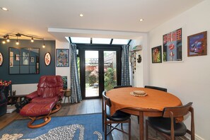 Interior - Beautiful Home in South Bank - Pass the Keys (London)