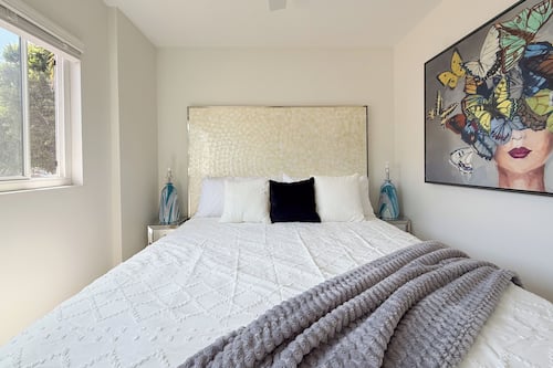 Luxury Condo, 2 Bedrooms, Balcony, Bay View