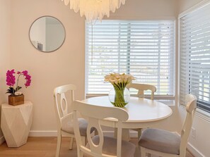 Dining - Seal Beach Comfort Retreat (Seal Beach)