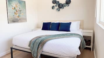Luxury Condo, 2 Bedrooms, Balcony, Bay View
