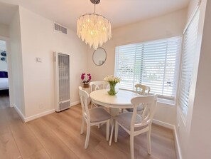 Dining - Seal Beach Comfort Retreat (Seal Beach)