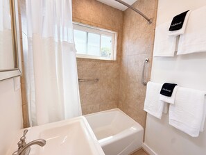 Bathroom - Seal Beach Comfort Retreat (Seal Beach)