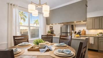 House, 2 Bedrooms, Accessible, Patio | Dining
