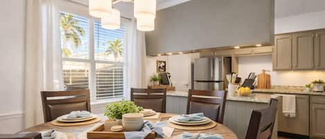 House, 2 Bedrooms, Accessible, Patio | Dining room