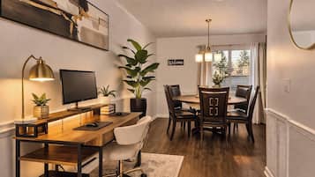 House, 2 Bedrooms, Accessible, Patio | Dining room