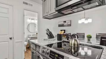 House, 2 Bedrooms, Accessible, Patio | Interior