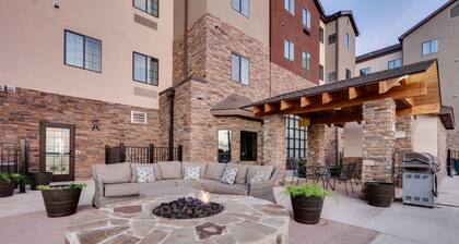 Comms-Accessible Suite w/ Hot Breakfast + Pool