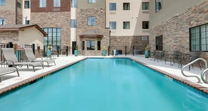 Spacious 2BR Suite w/ Free Breakfast + Pool
