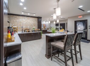 Dining - Accessible Studio Suite | Breakfast Included! (Baytown)