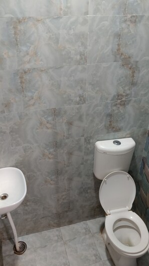 Doppelzimmer, Stadtblick | Badezimmer
